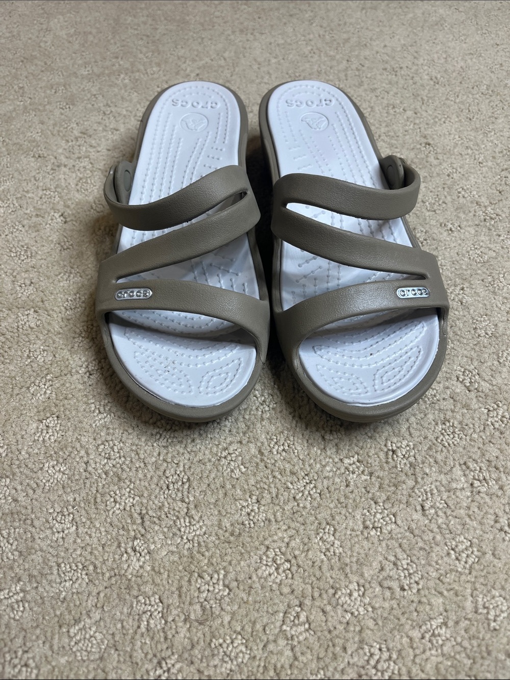 CROCS women’s size 7 Taupe Strappy Slide Sandals with White Footbed